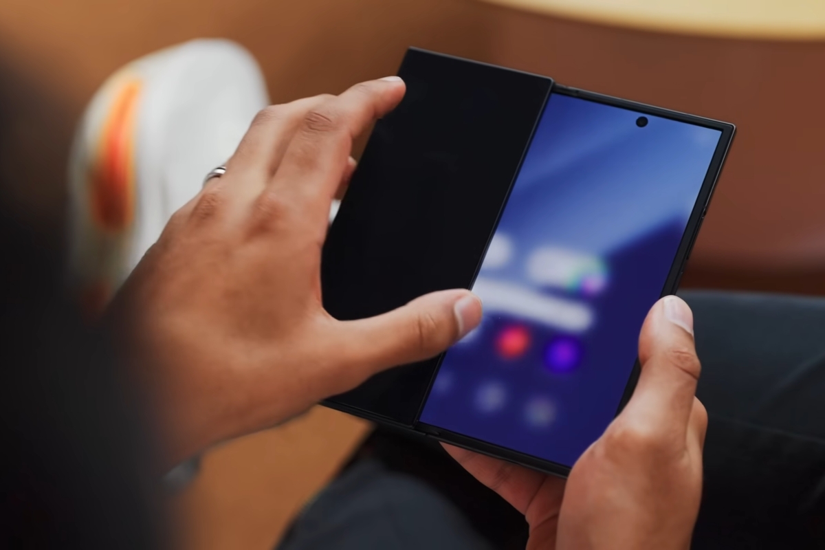 Samsung Galaxy Z TriFold khi mở ra