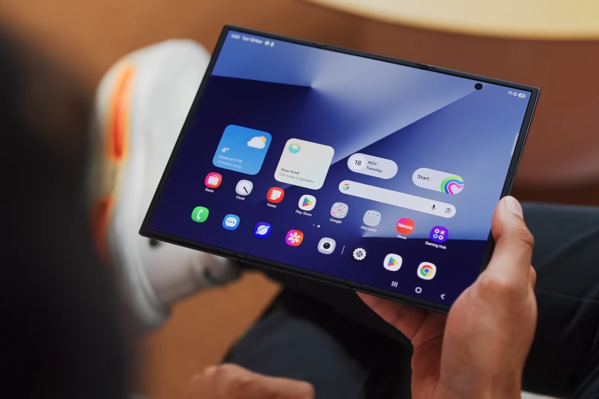 Samsung Galaxy Z TriFold khi mở ra