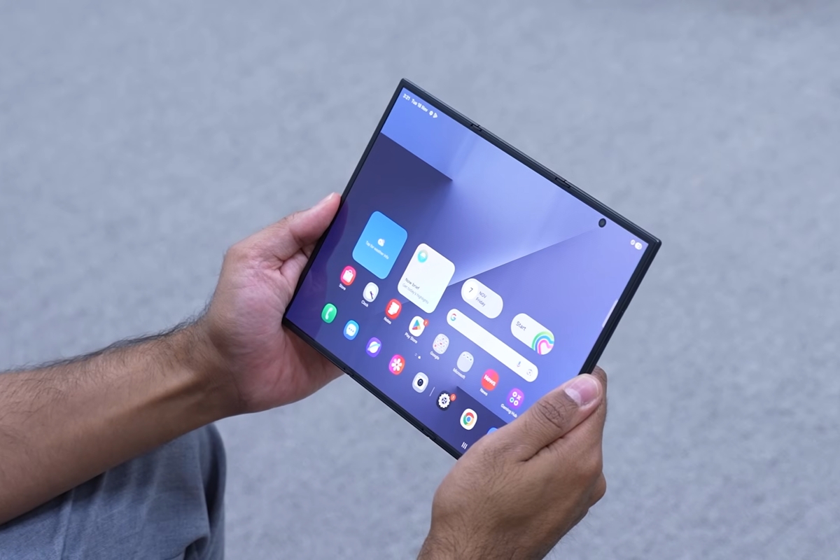 Samsung Galaxy Z TriFold được trang bị viên pin 5,600 mAh và sạc nhanh 45W