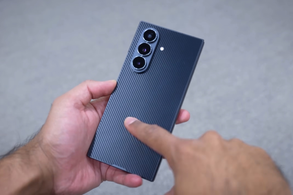 Mặt lưng của Samsung Galaxy Z TriFold