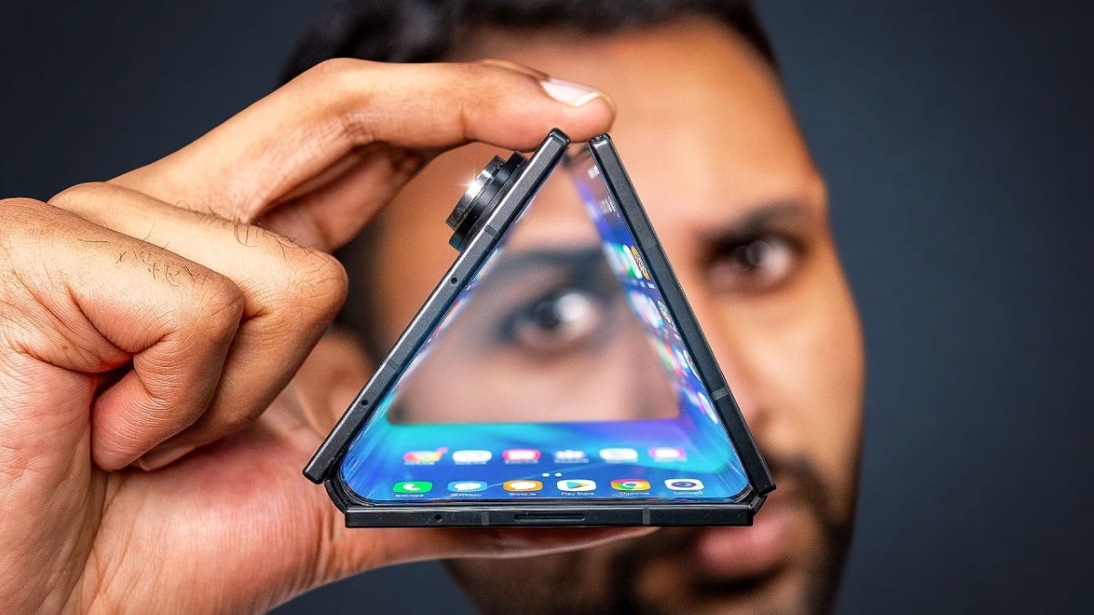 Cận cảnh điện thoại gập ba đầu tiên của Samsung: Màn hình rộng tới 10 inch, mỏng chỉ 3.9mm, giá 66 triệu đồng