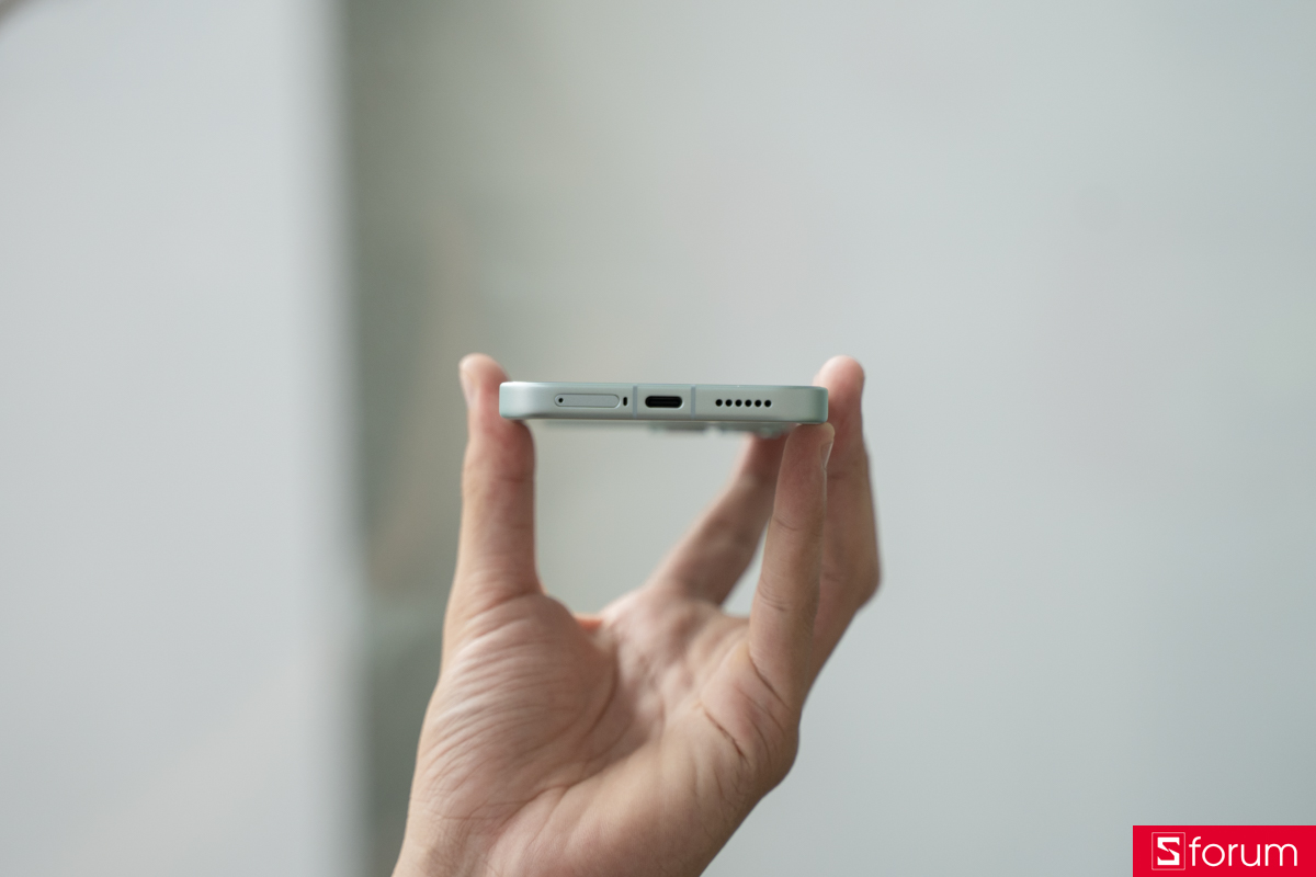 Cạnh dưới của Xiaomi POCO F8 Pro