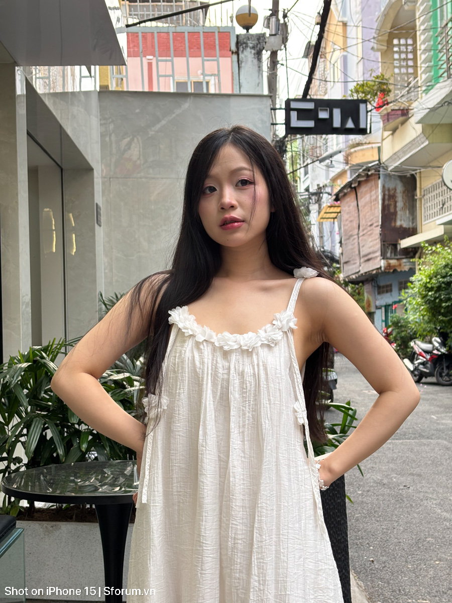 Đánh giá chất lượng camera của iPhone 15 ở năm 2026 với ảnh đủ sáng