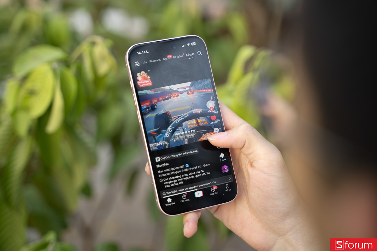 Đánh giá iPhone 15 ở năm 2026 về trải nghiệm cầm nắm