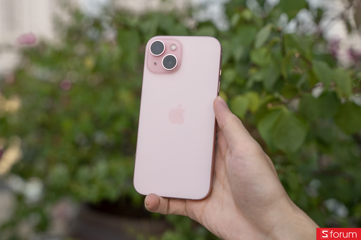 Đánh giá màu Hồng rất đẹp trên iPhone 15 ở năm 2026