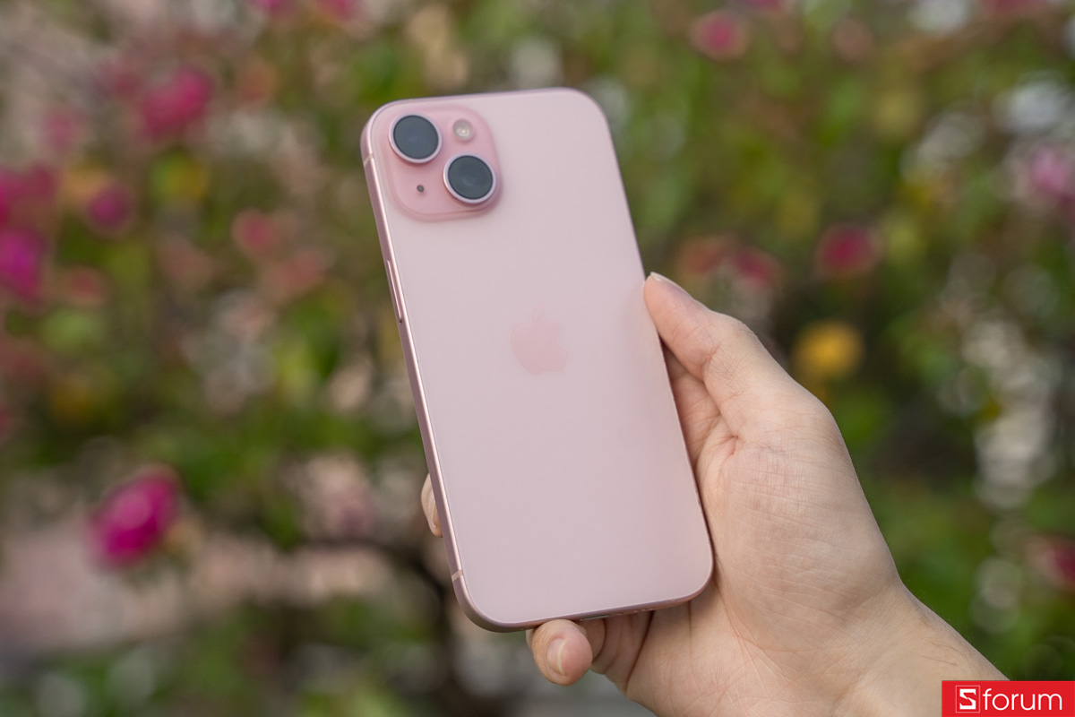 Đánh giá màu Hồng rất đẹp trên iPhone 15 ở năm 2026