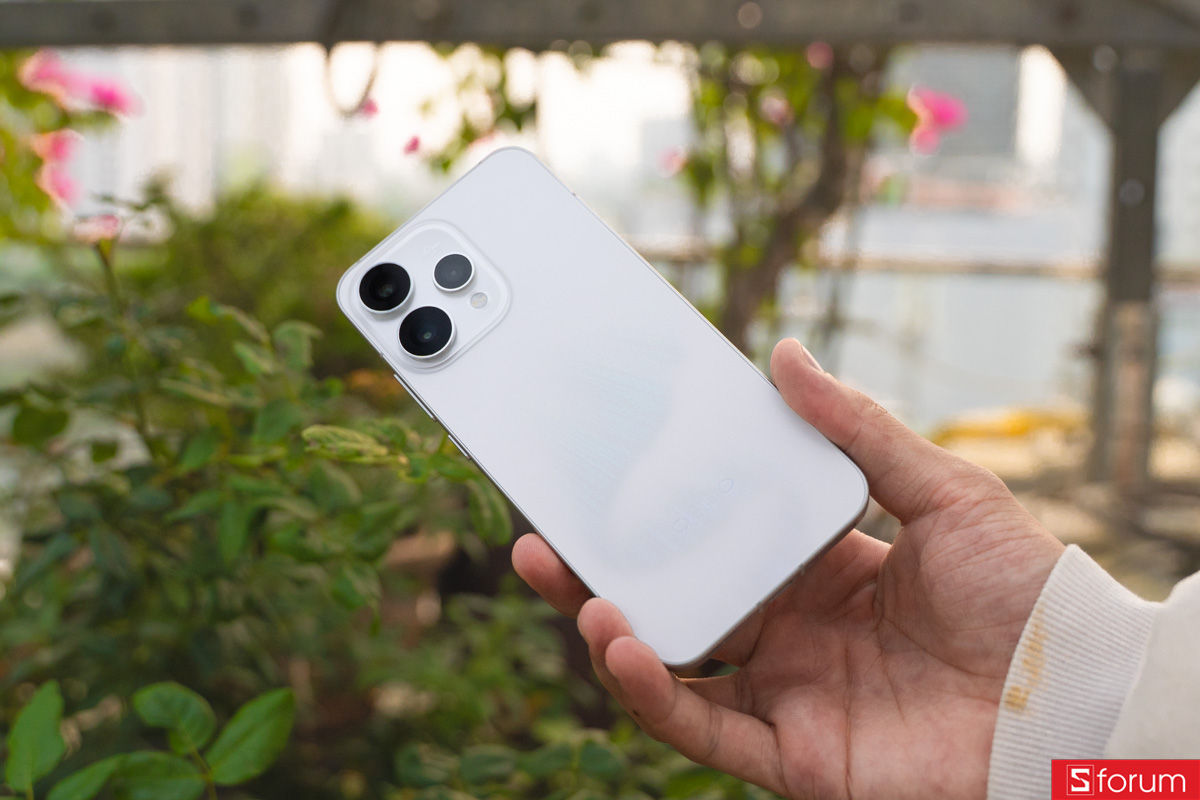 Đánh giá thiết kế Mưa sao băng của OPPO Reno15