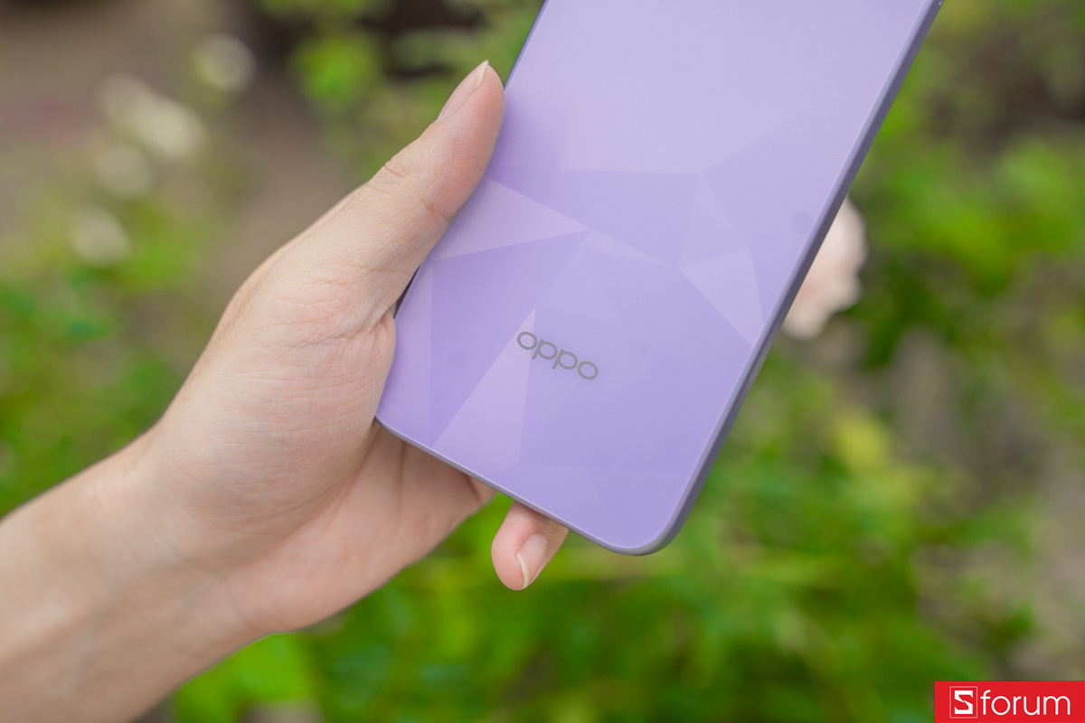 Mặt lưng của OPPO A6t