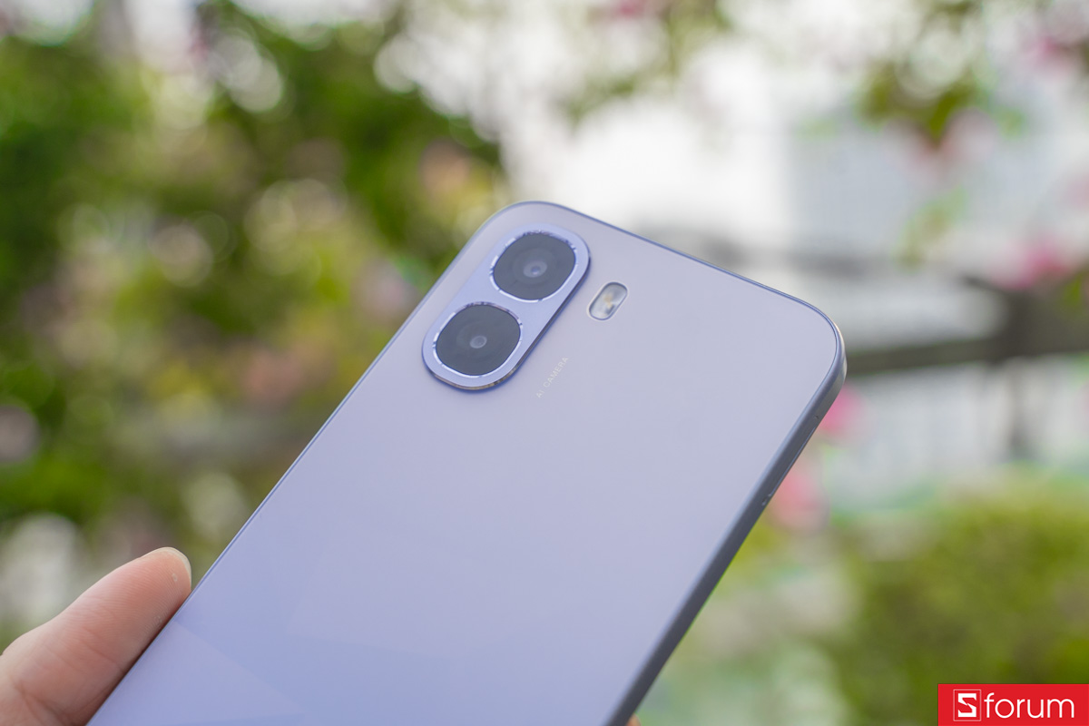 Mặt lưng của OPPO A6t