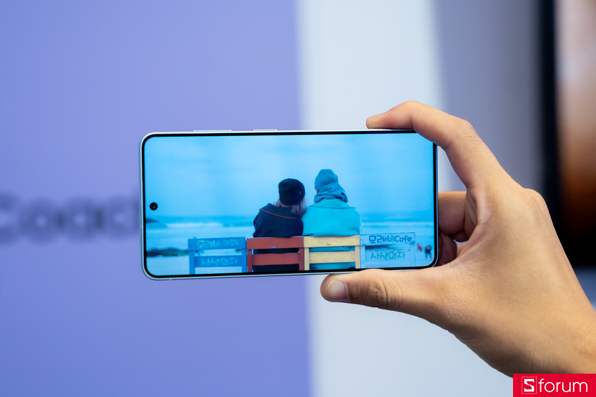 Trên tay Samsung Galaxy S26 về phần màn hình