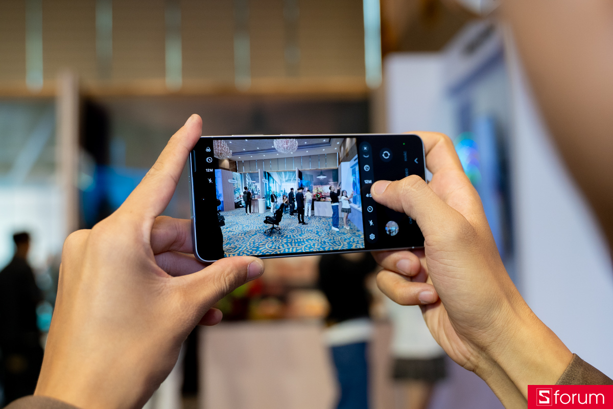 Trên tay Samsung Galaxy S26