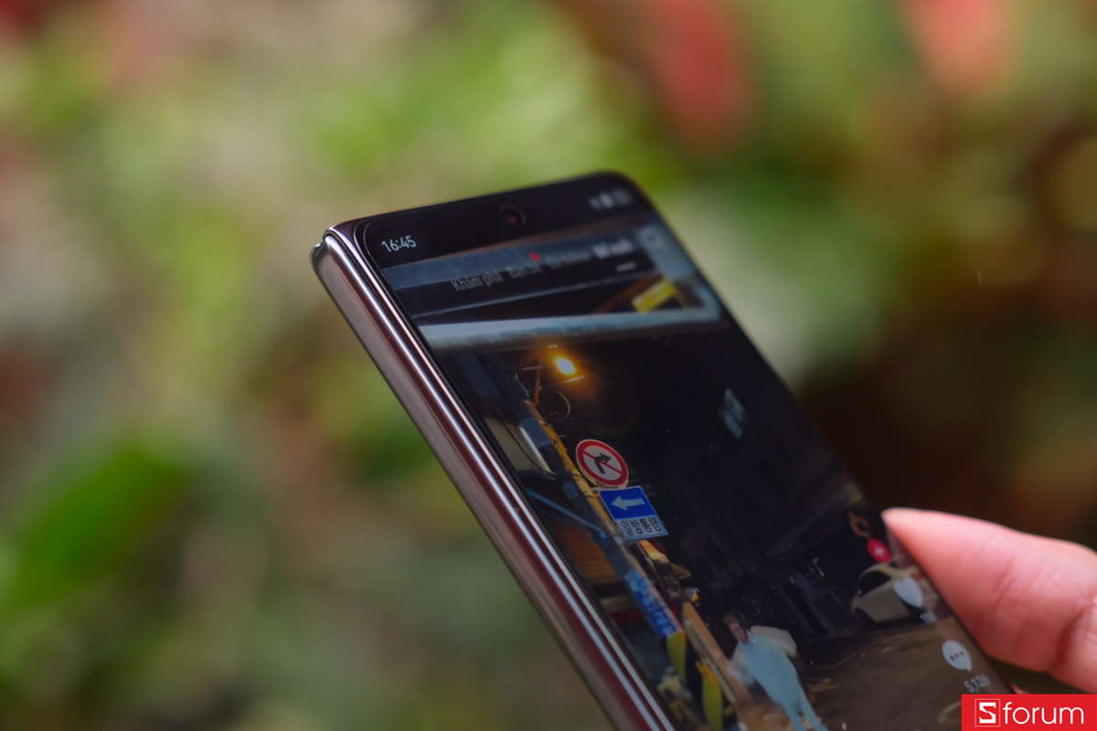 Đánh giá phần màn hình cong trong thiết kế của HUAWEI Mate X7