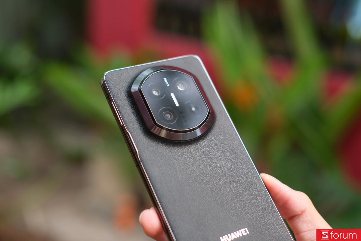 Kích thước đồ sộ của cụm camera trên HUAWEI Mate X7