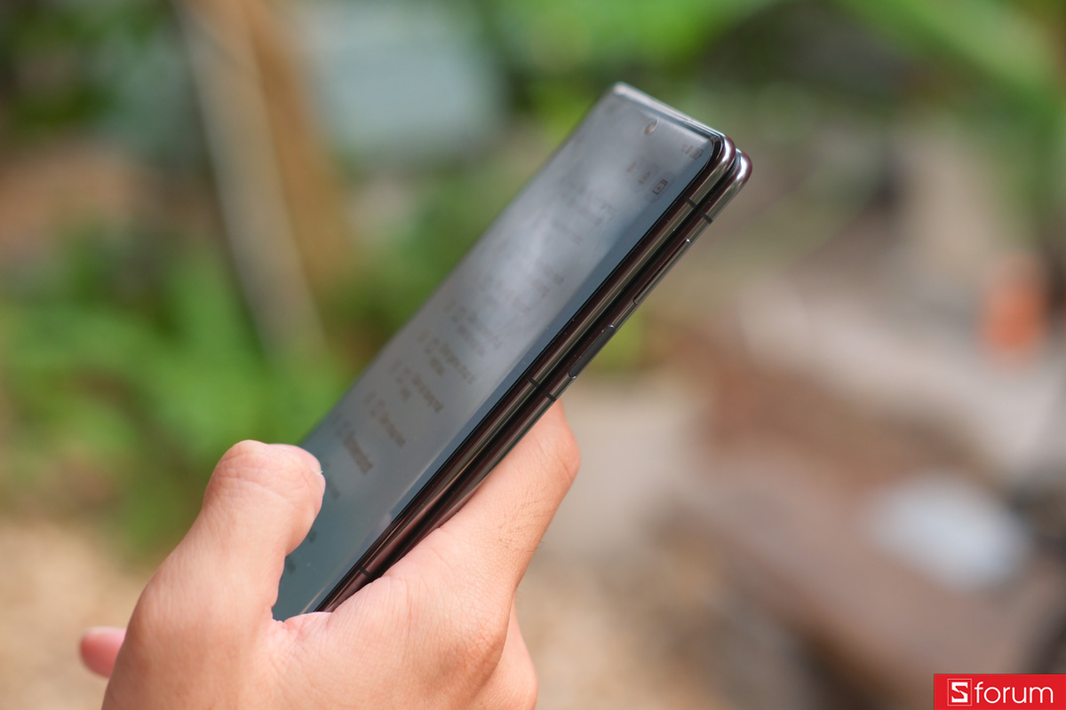 Đánh giá độ mỏng trong thiết kế của HUAWEI Mate X7