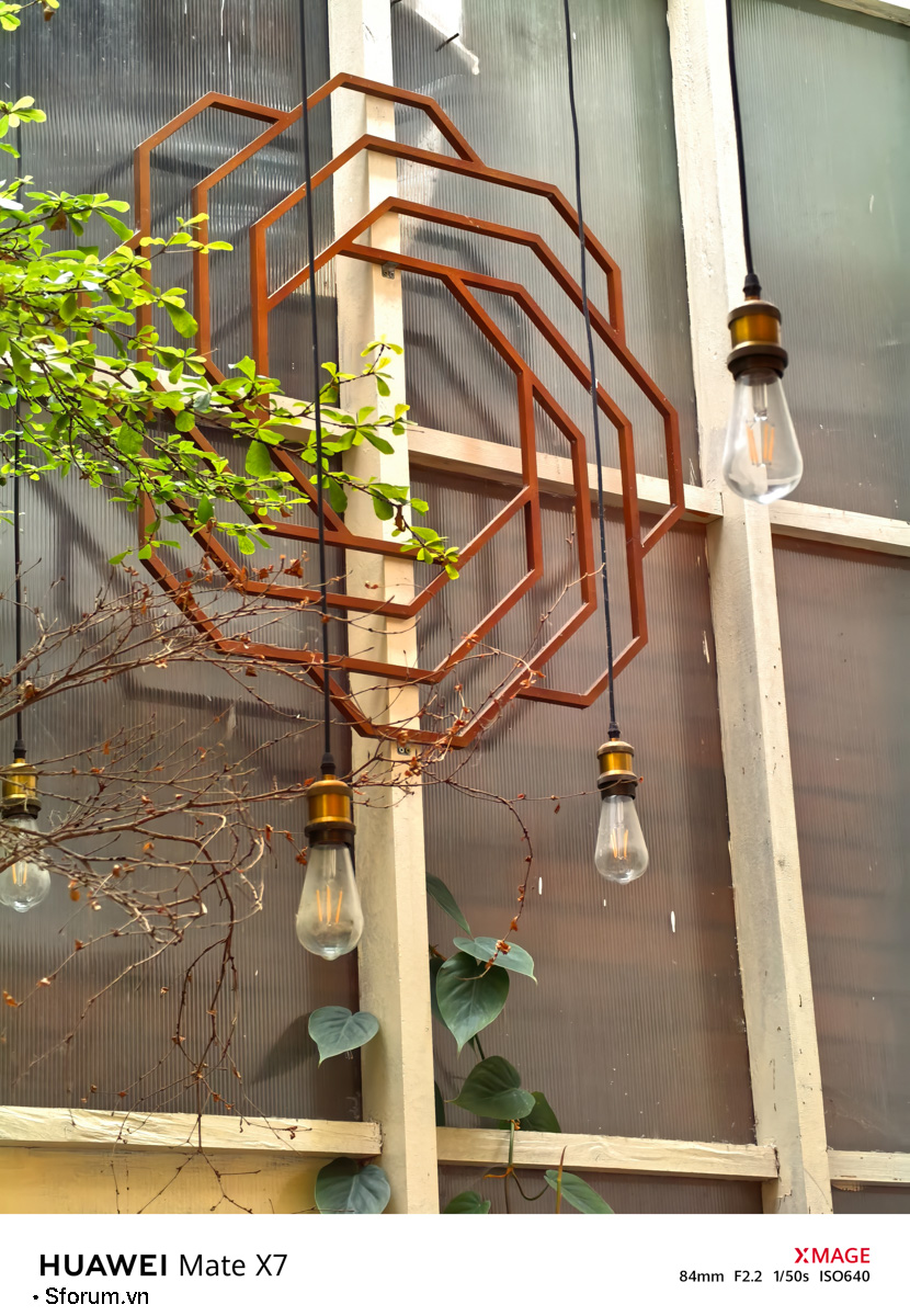 Sài Gòn trước thềm Tết Bính Ngọ qua lăng kính của HUAWEI Mate X7