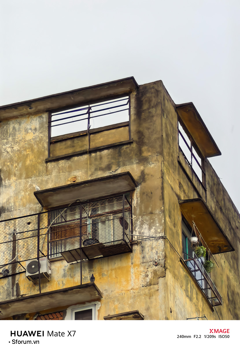 Sài Gòn trước thềm Tết Bính Ngọ qua lăng kính của HUAWEI Mate X7