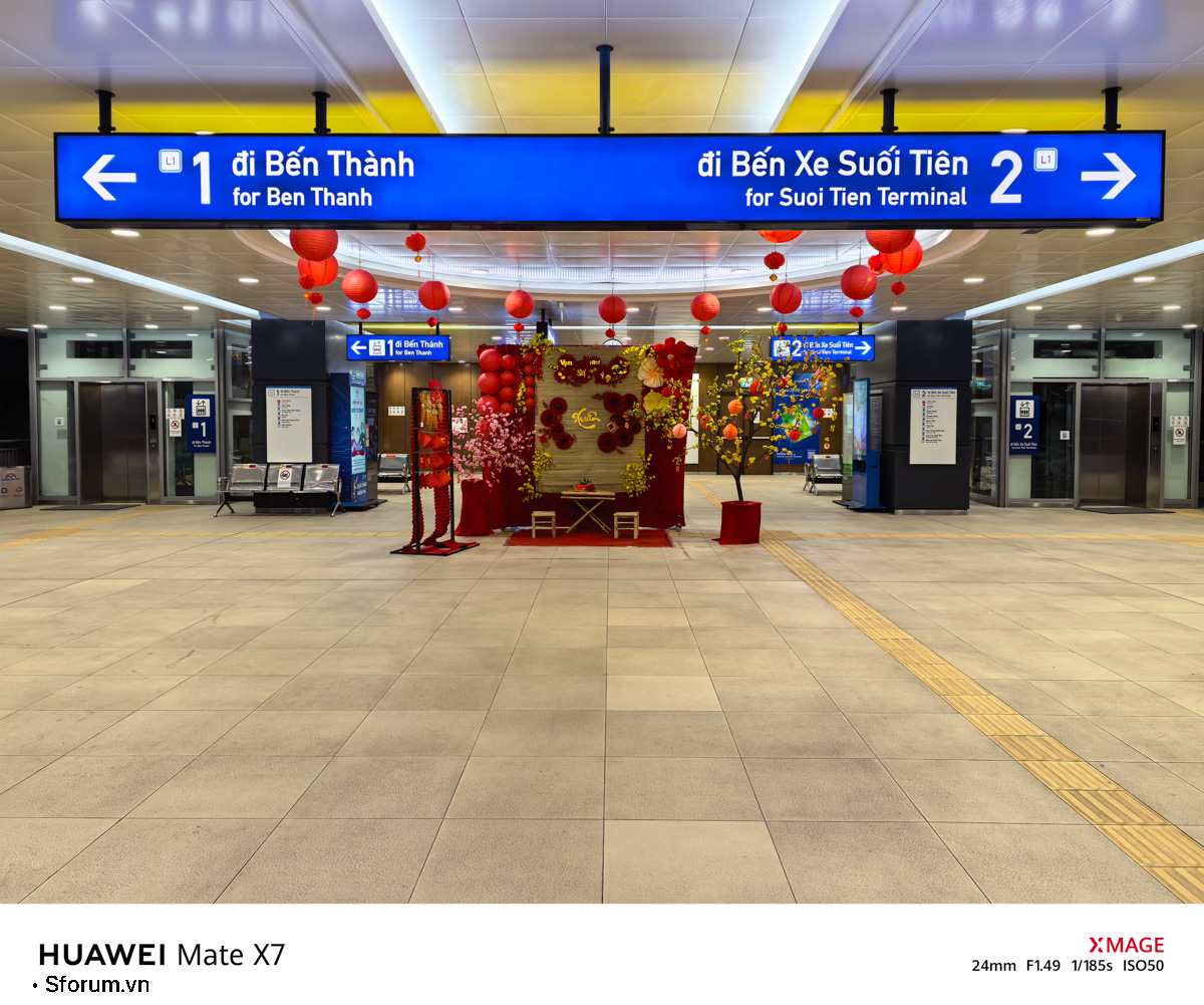 Sài Gòn trước thềm Tết Bính Ngọ qua lăng kính của HUAWEI Mate X7