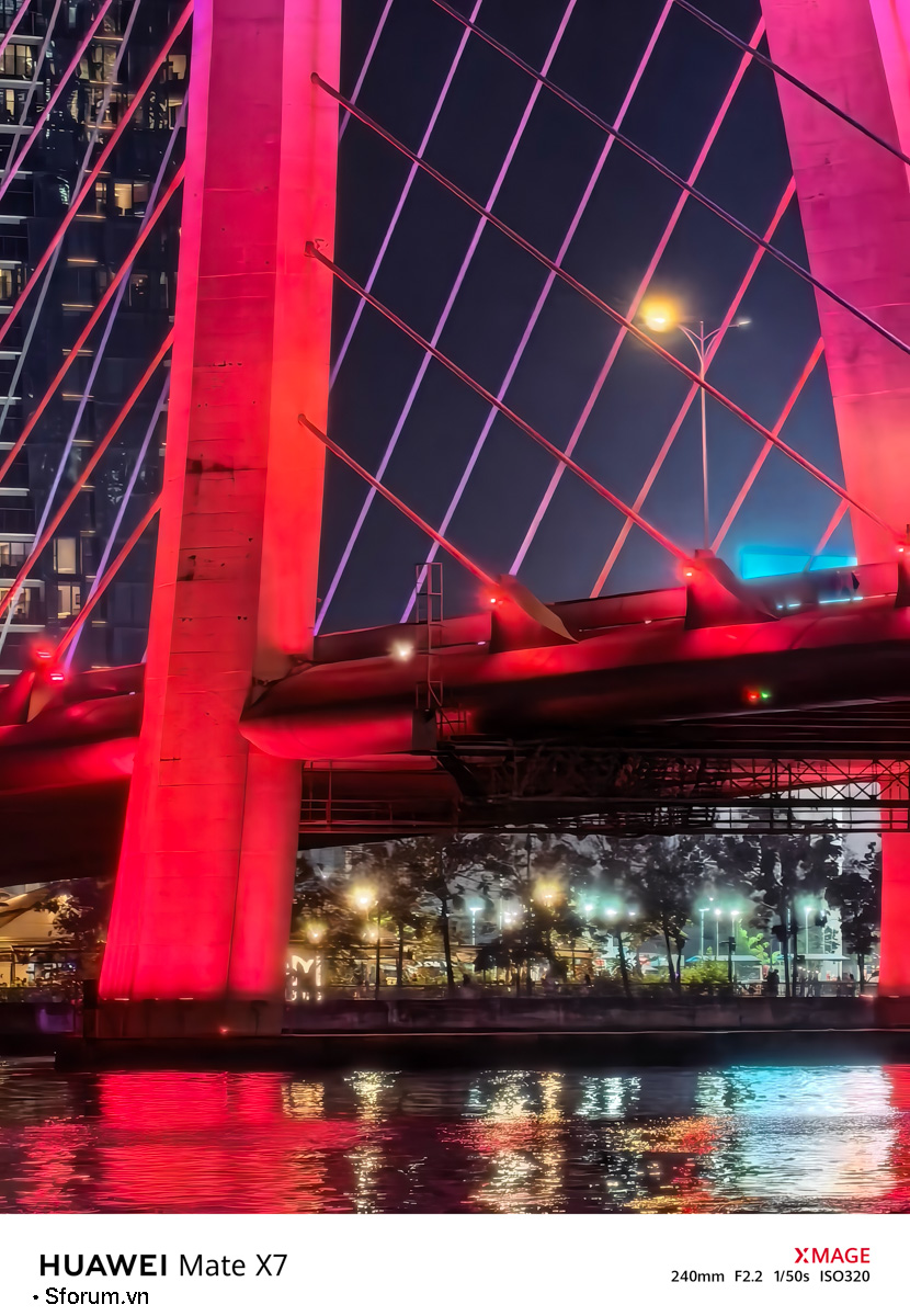 Sài Gòn trước thềm Tết Bính Ngọ qua lăng kính của HUAWEI Mate X7