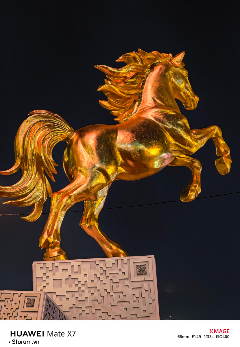 Sài Gòn trước thềm Tết Bính Ngọ qua lăng kính của HUAWEI Mate X7