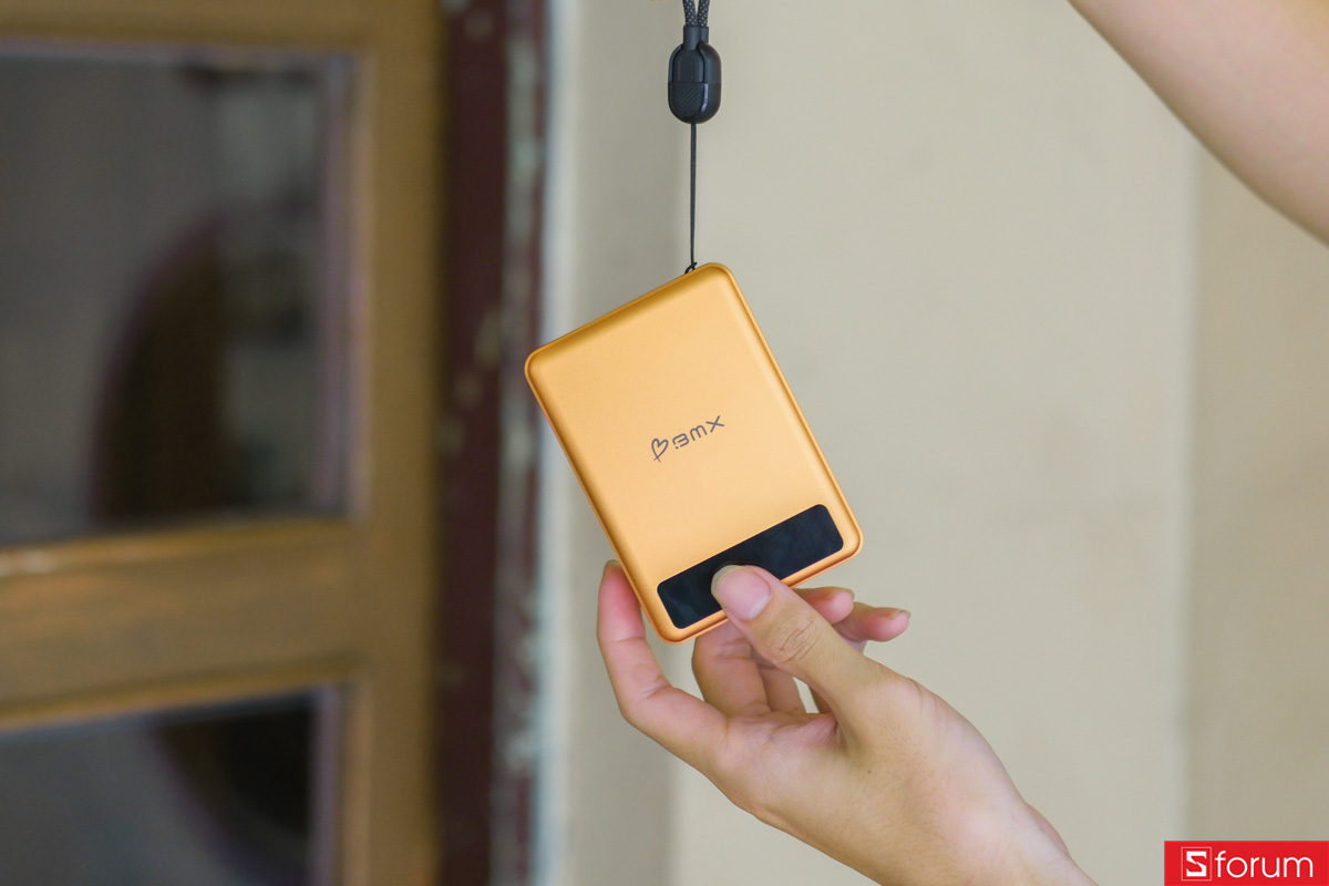 Trên tay pin dự phòng BMX Solid State 10.000 mAh