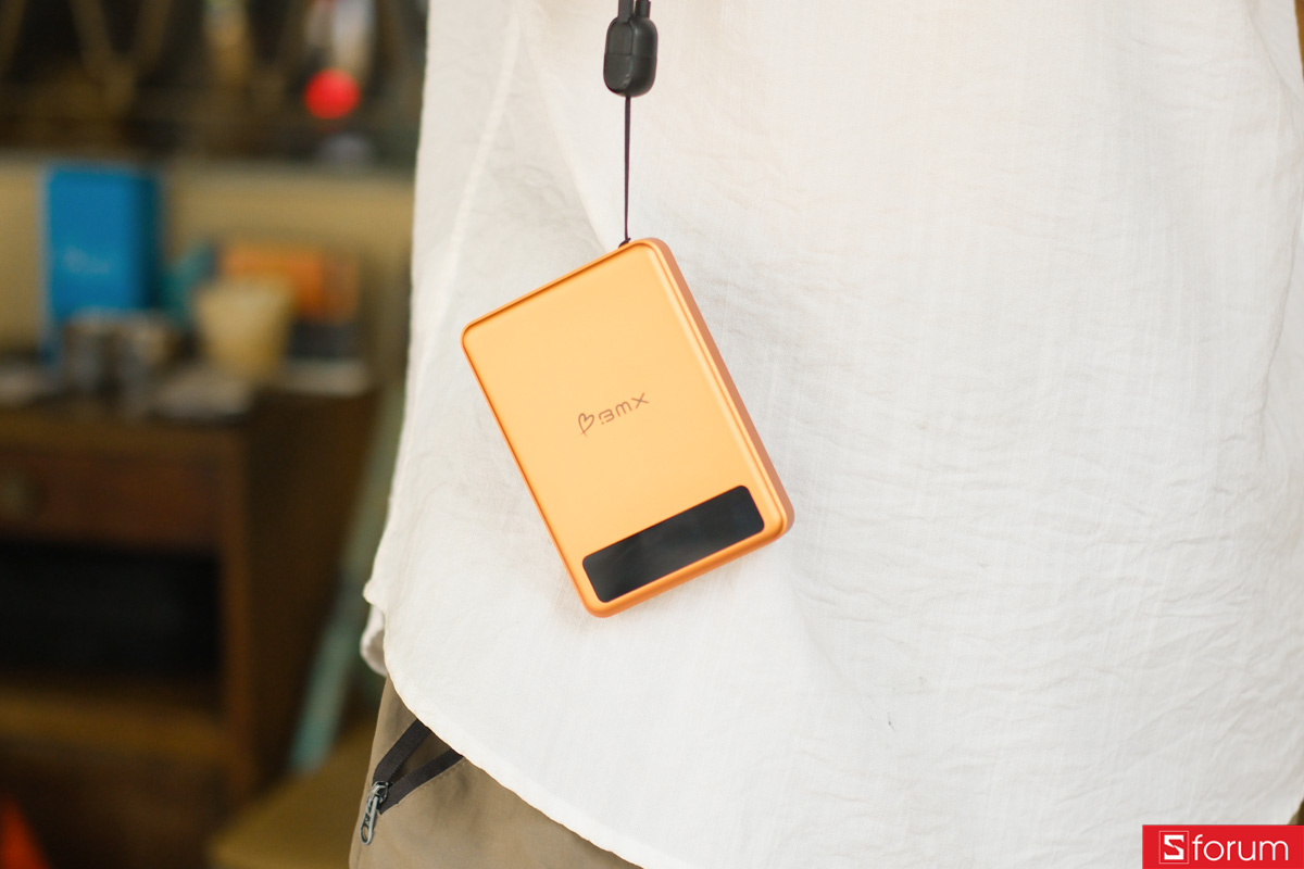 Trên tay thiết kế của viên pin dự phòng BMX Solid State 10.000 mAh