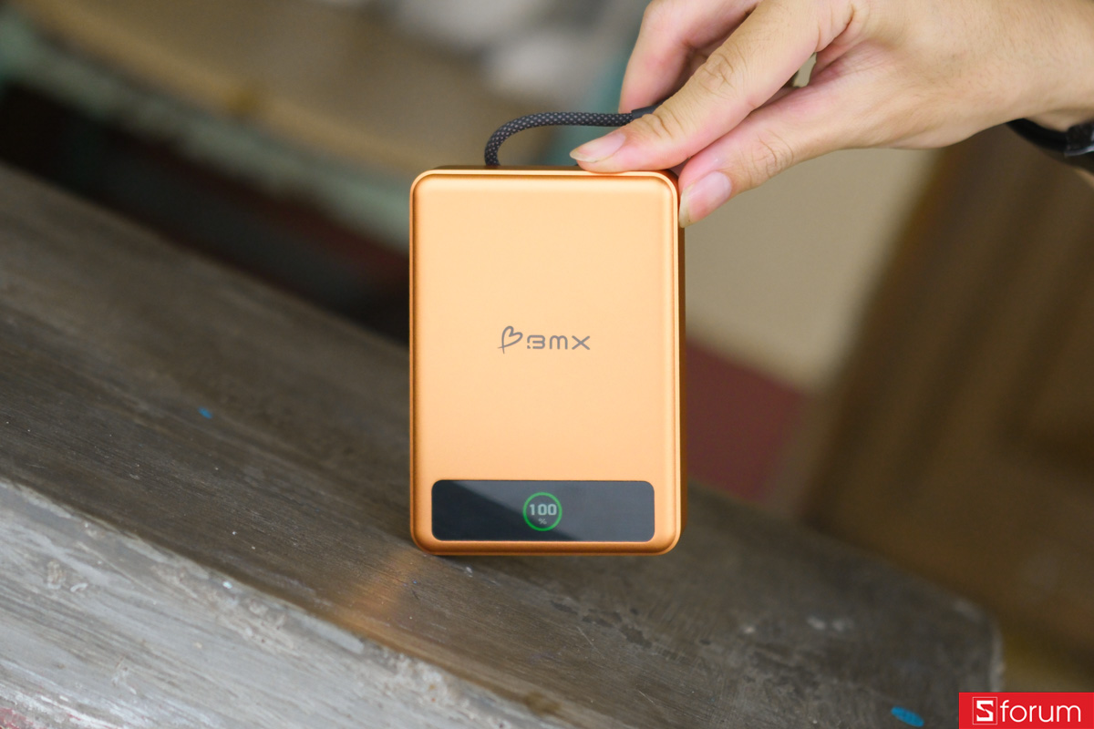 Trên tay pin dự phòng BMX Solid State 10.000 mAh về phần tính năng sạc