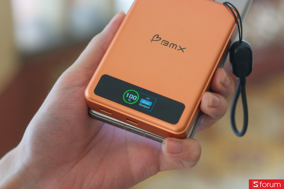 Trên tay pin dự phòng BMX Solid State 10.000 mAh