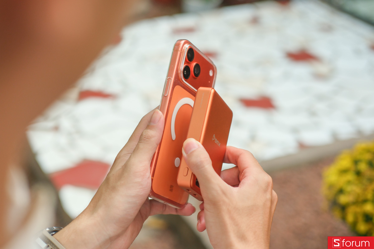 Trên tay pin dự phòng BMX Solid State 10.000 mAh về phần tính năng sạc