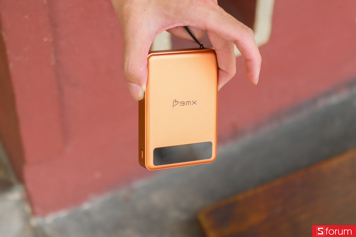 Trên tay pin dự phòng BMX Solid State 10.000 mAh về phần tính năng sạc