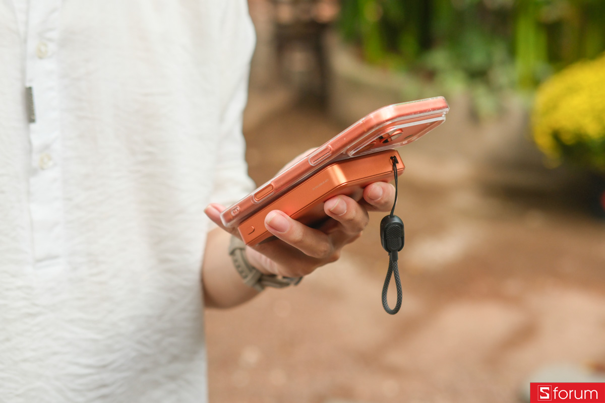 Trên tay thiết kế của viên pin dự phòng BMX Solid State 10.000 mAh