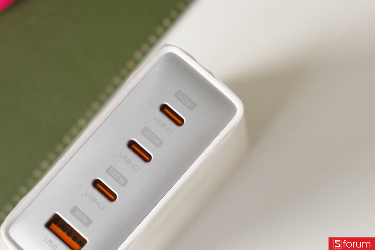 Trên tay củ sạc MoveSpeed MSA09