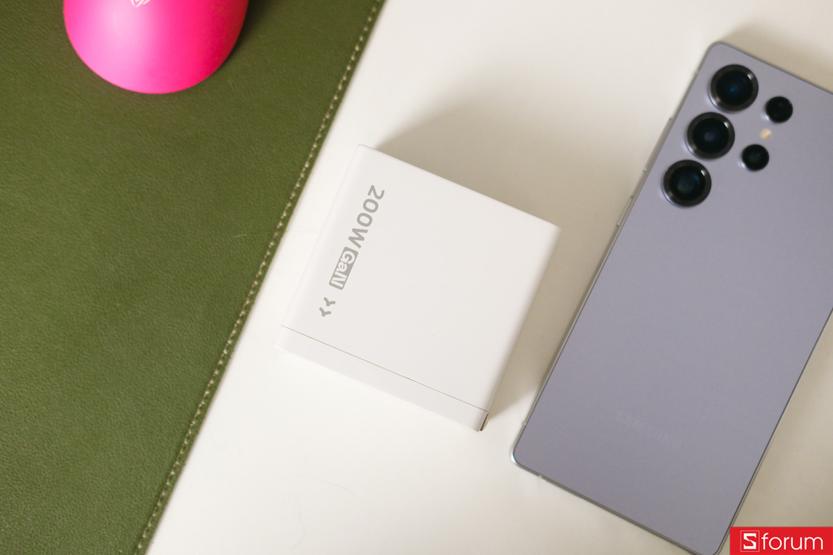 Trên tay củ sạc MoveSpeed MSA09