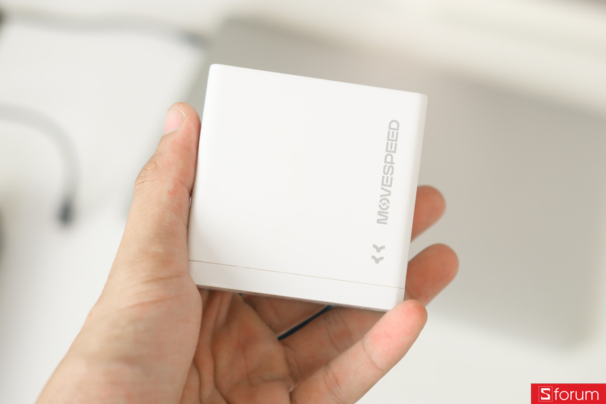 Trên tay củ sạc MoveSpeed MSA09