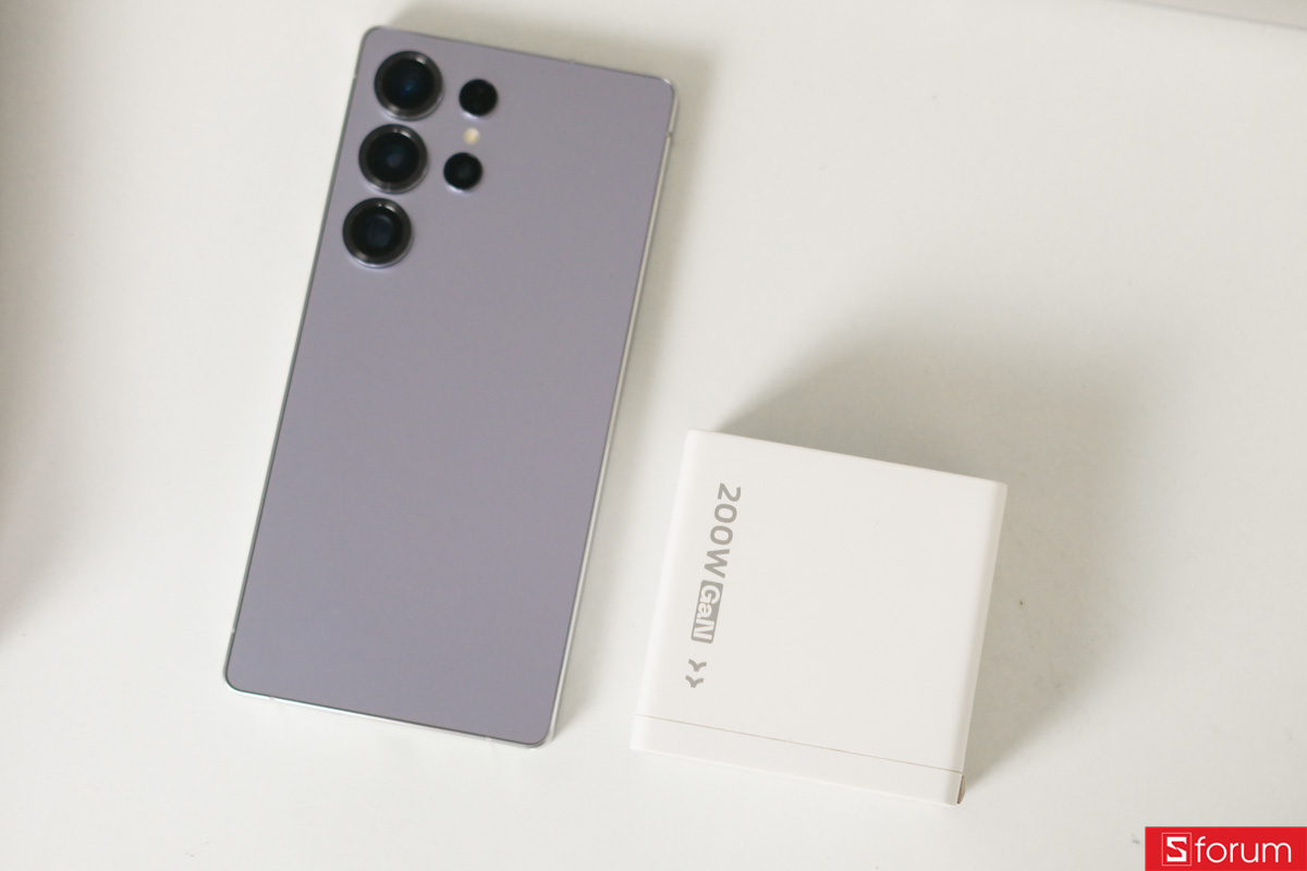 Trên tay củ sạc MoveSpeed MSA09