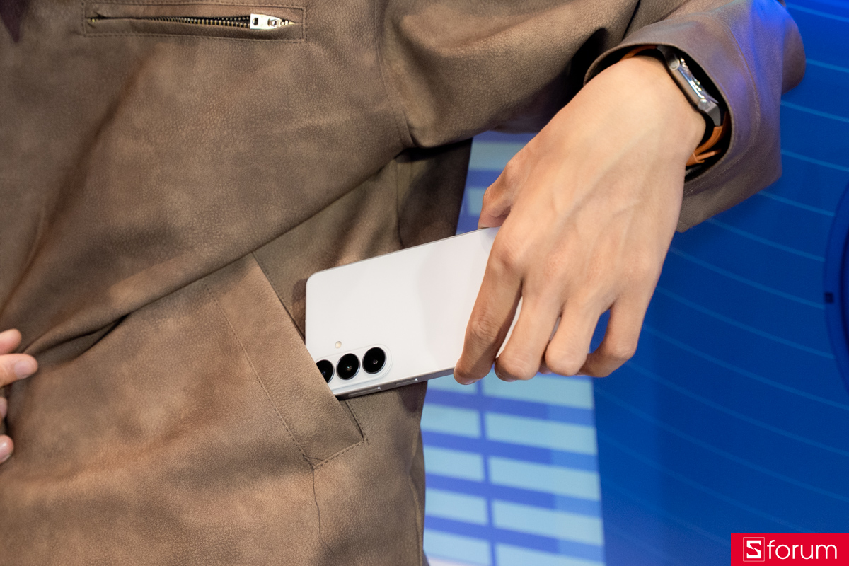 Trên tay Samsung Galaxy S26 Plus về phần thiết kế