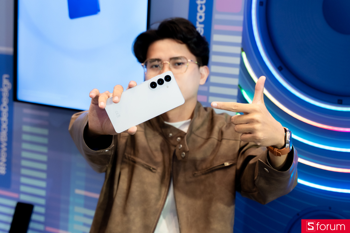 Trên tay Samsung Galaxy S26 Plus