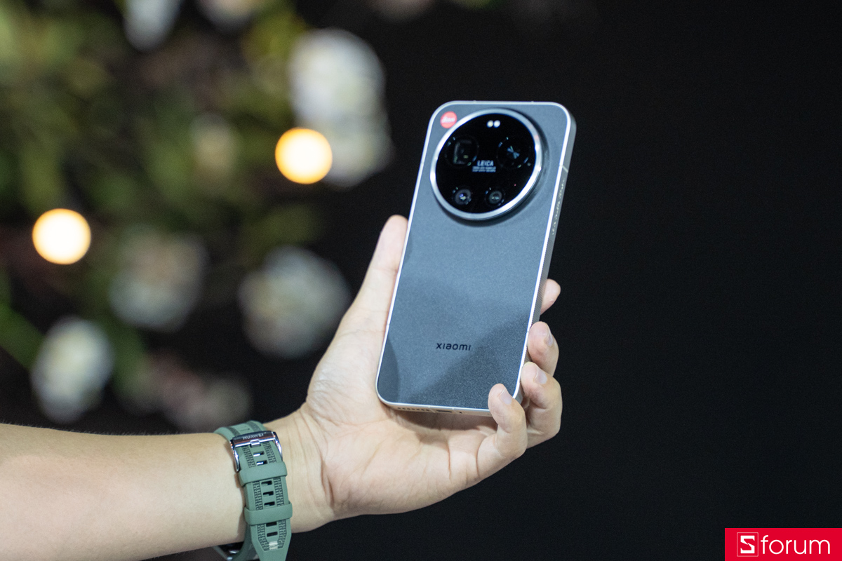 Trên tay LEICA LEITZPHONE powered by Xiaomi về phần pin và sạc