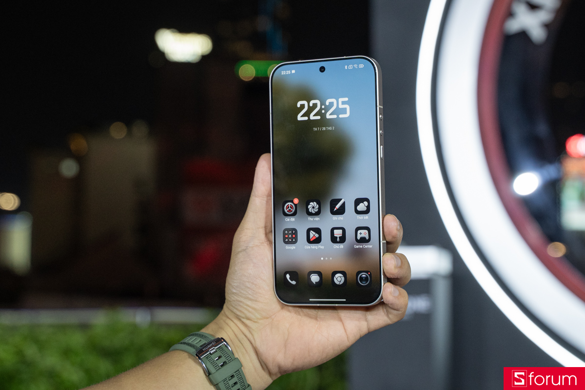 Trên tay màn hình của LEICA LEITZPHONE powered by Xiaomi