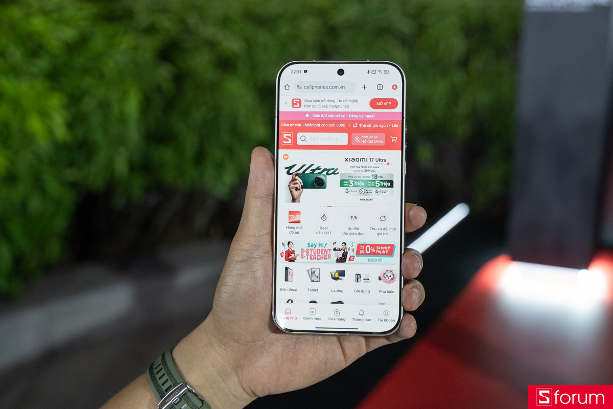 Trên tay màn hình của LEICA LEITZPHONE powered by Xiaomi