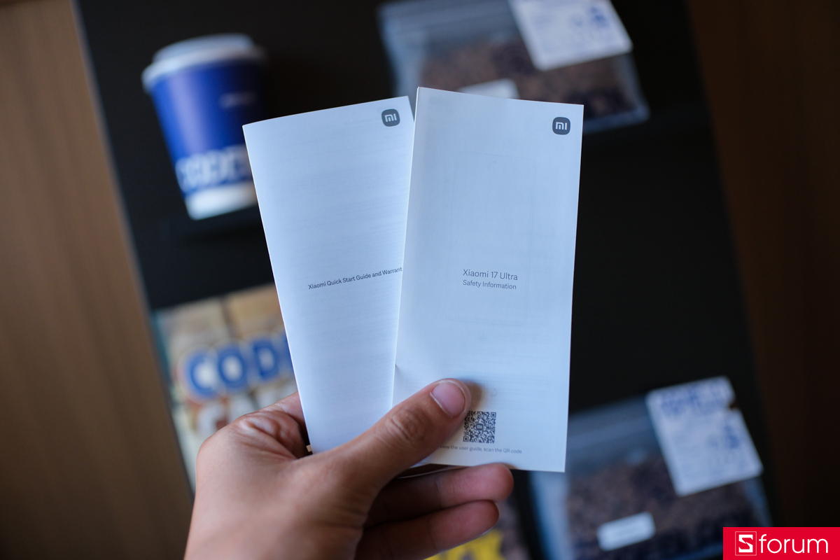 Trên tay hộp đựng và phụ kiện của Xiaomi 17 Ultra chính hãng
