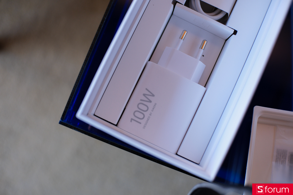 Trên tay hộp đựng và phụ kiện của Xiaomi 17 Ultra chính hãng