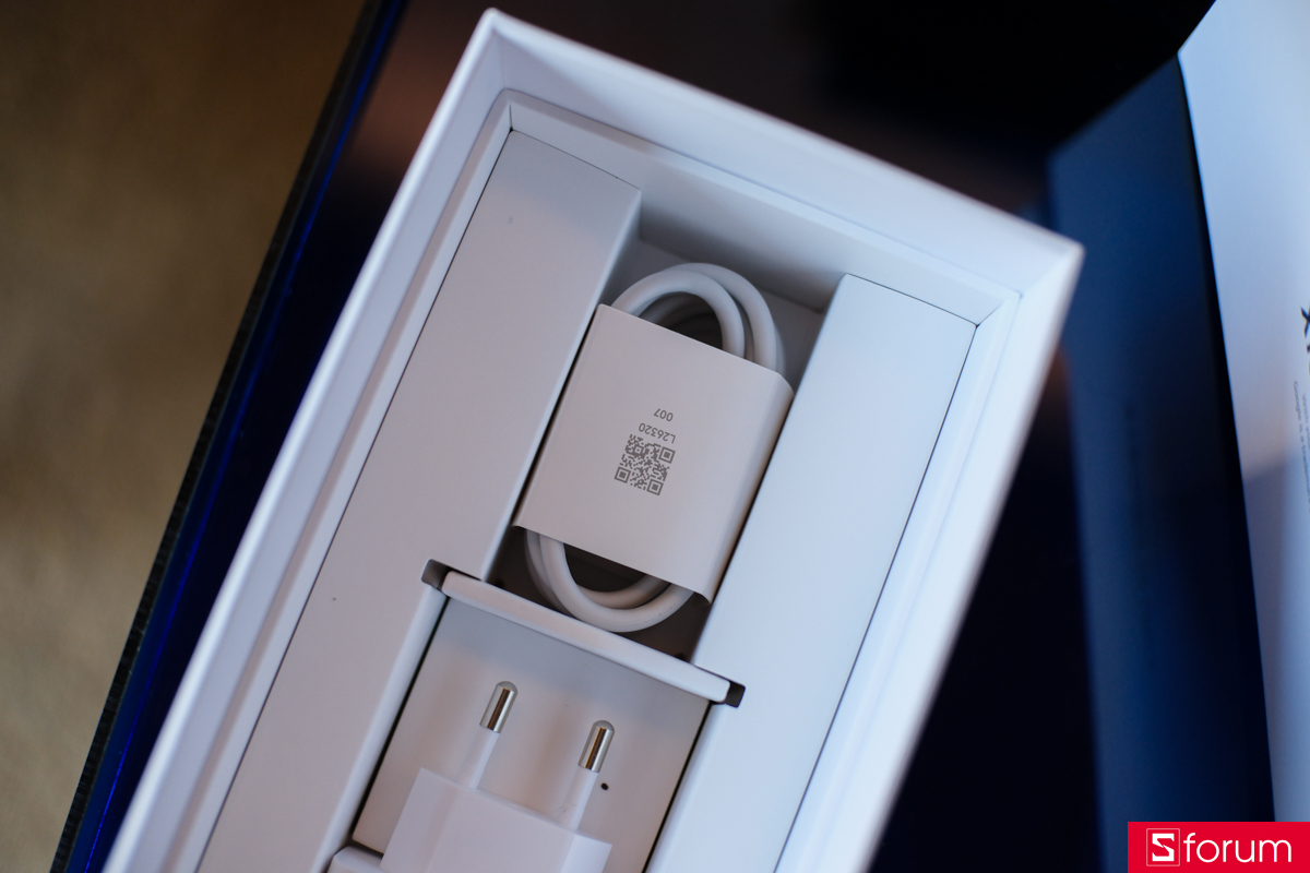 Trên tay hộp đựng và phụ kiện của Xiaomi 17 Ultra chính hãng