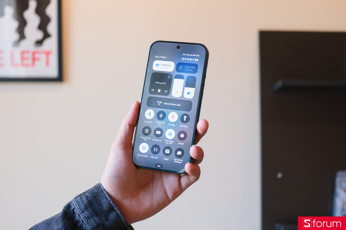 Trên tay màn hình của Xiaomi 17 Ultra