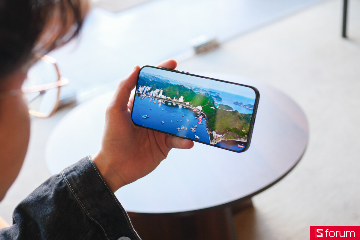 Trên tay màn hình của Xiaomi 17 Ultra