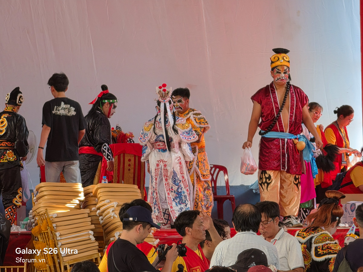 Ảnh Tết Nguyên Tiêu qua lăng kính Galaxy S26 Ultra