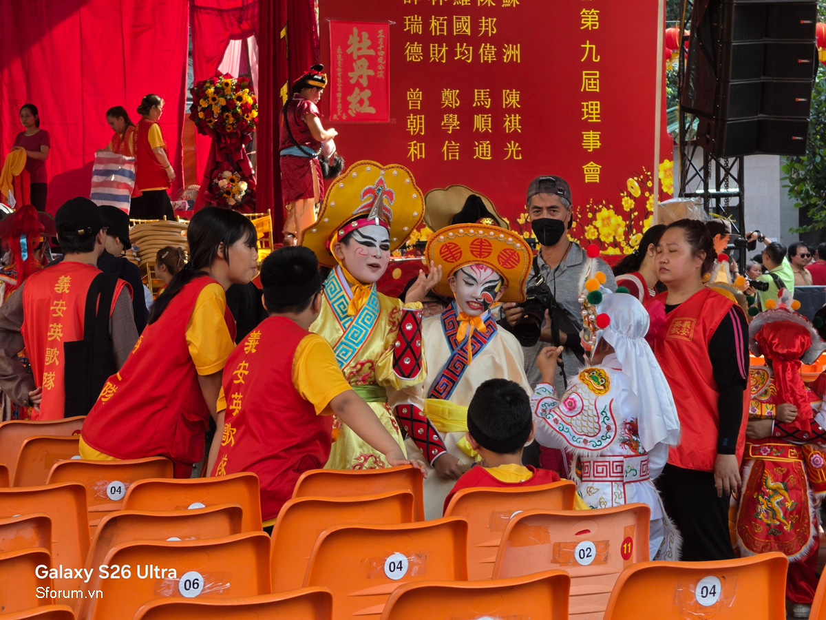 Ảnh Tết Nguyên Tiêu qua lăng kính Galaxy S26 Ultra