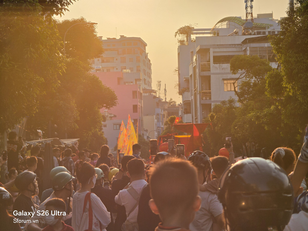 Ảnh Tết Nguyên Tiêu qua lăng kính Galaxy S26 Ultra