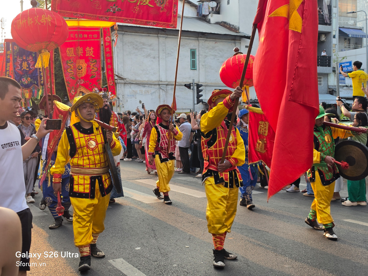 Ảnh Tết Nguyên Tiêu qua lăng kính Galaxy S26 Ultra