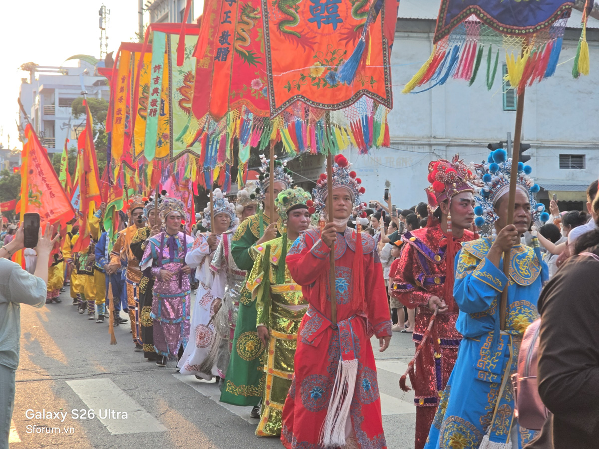 Ảnh Tết Nguyên Tiêu qua lăng kính Galaxy S26 Ultra