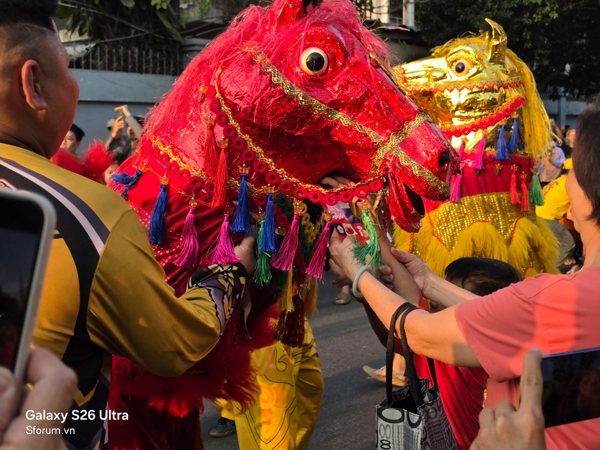 Ảnh Tết Nguyên Tiêu qua lăng kính Galaxy S26 Ultra